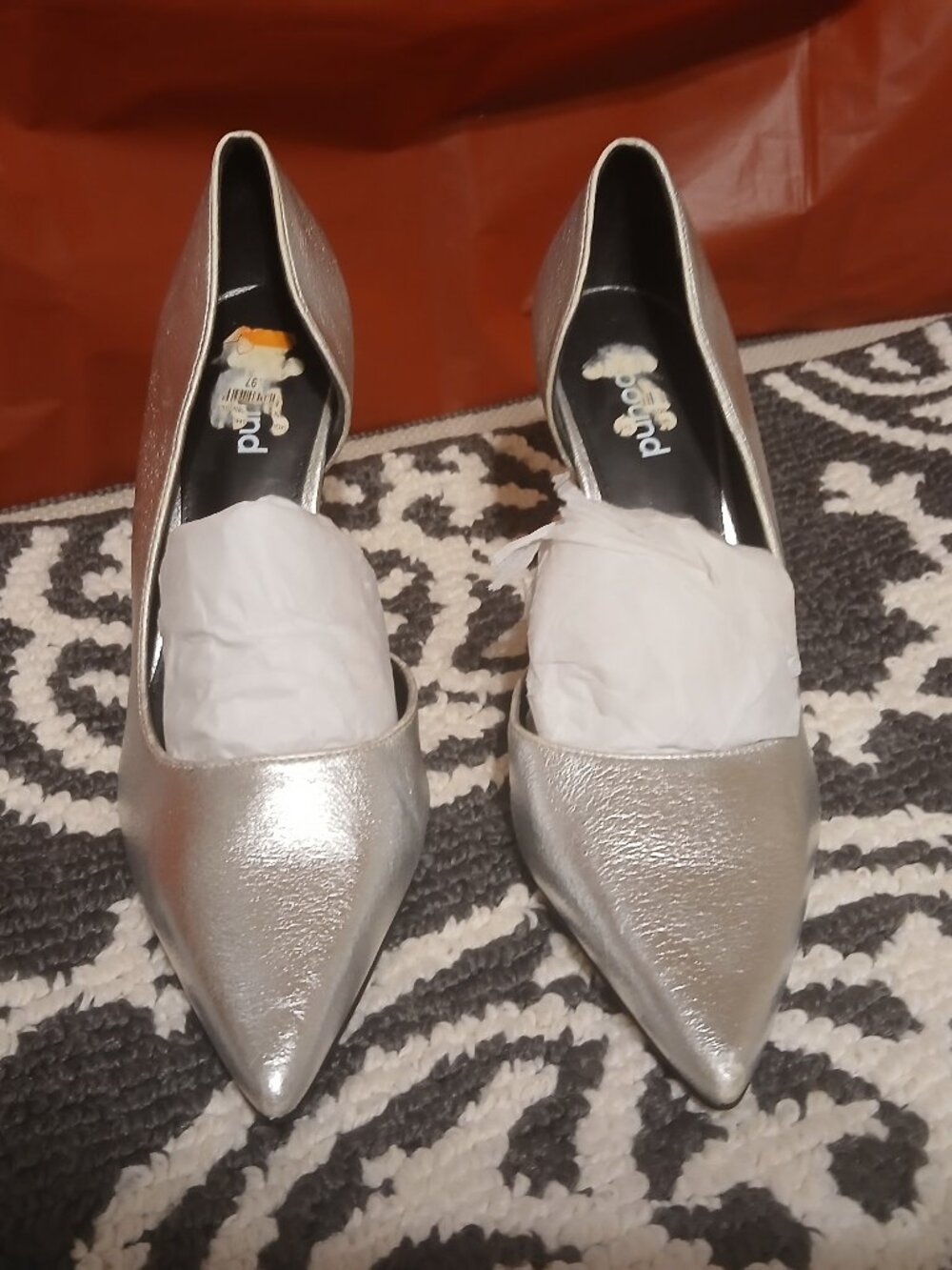 Silver Metallic Pointed-Toe Heels — Size 7.5